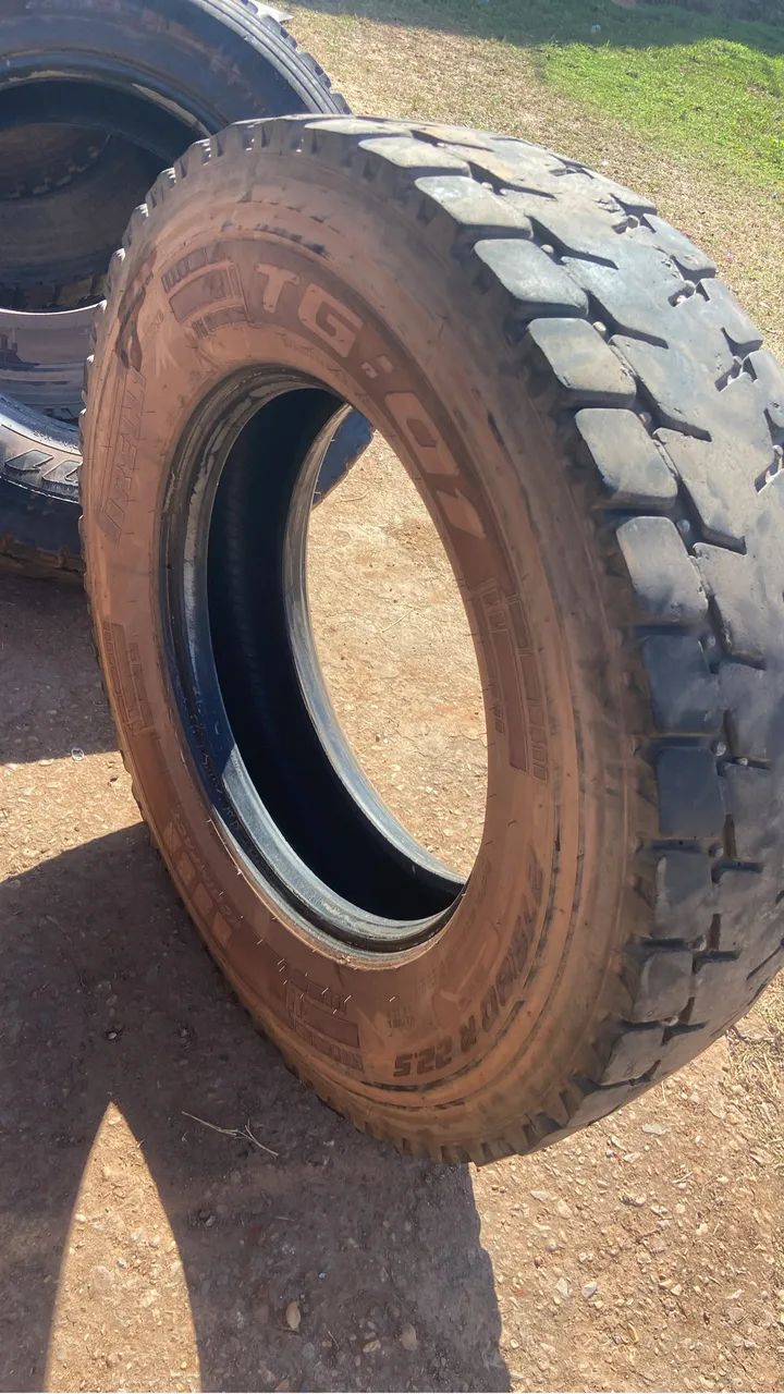 Pneus Pirelli 275  - Foto 2