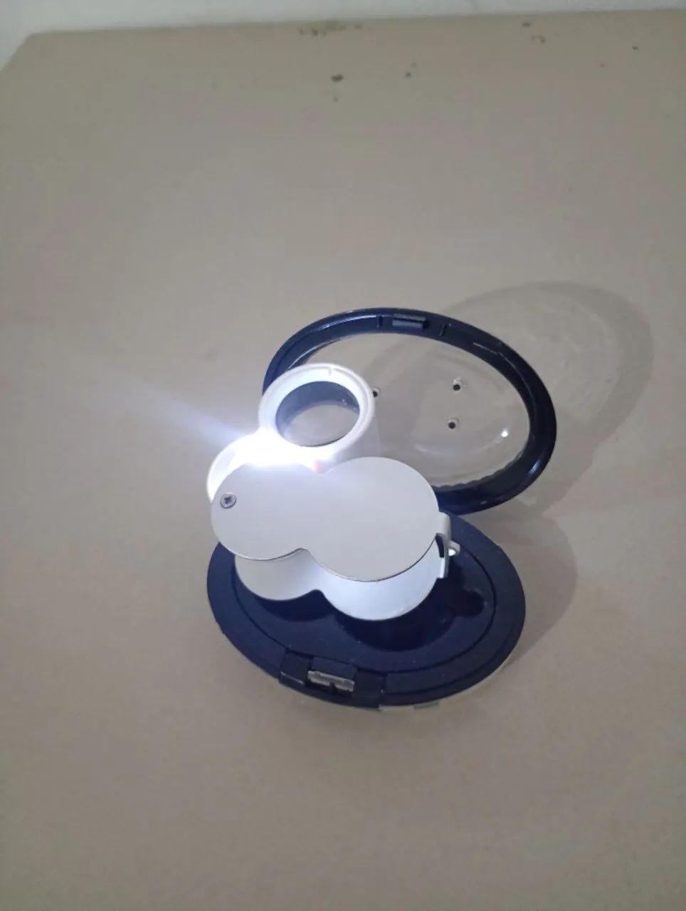 Lupa ? com luz de led nova - Foto 3