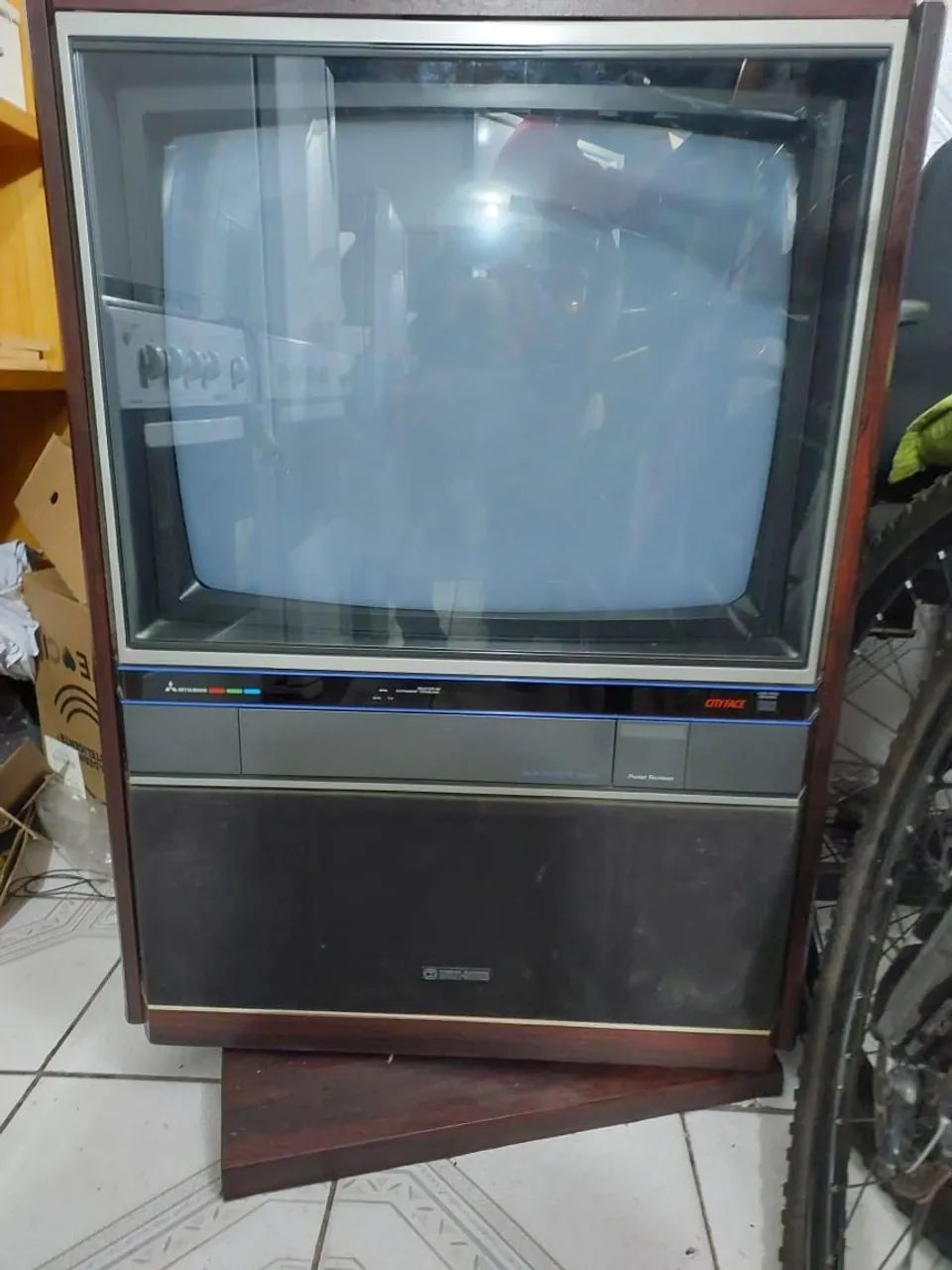 Televisão antiga 