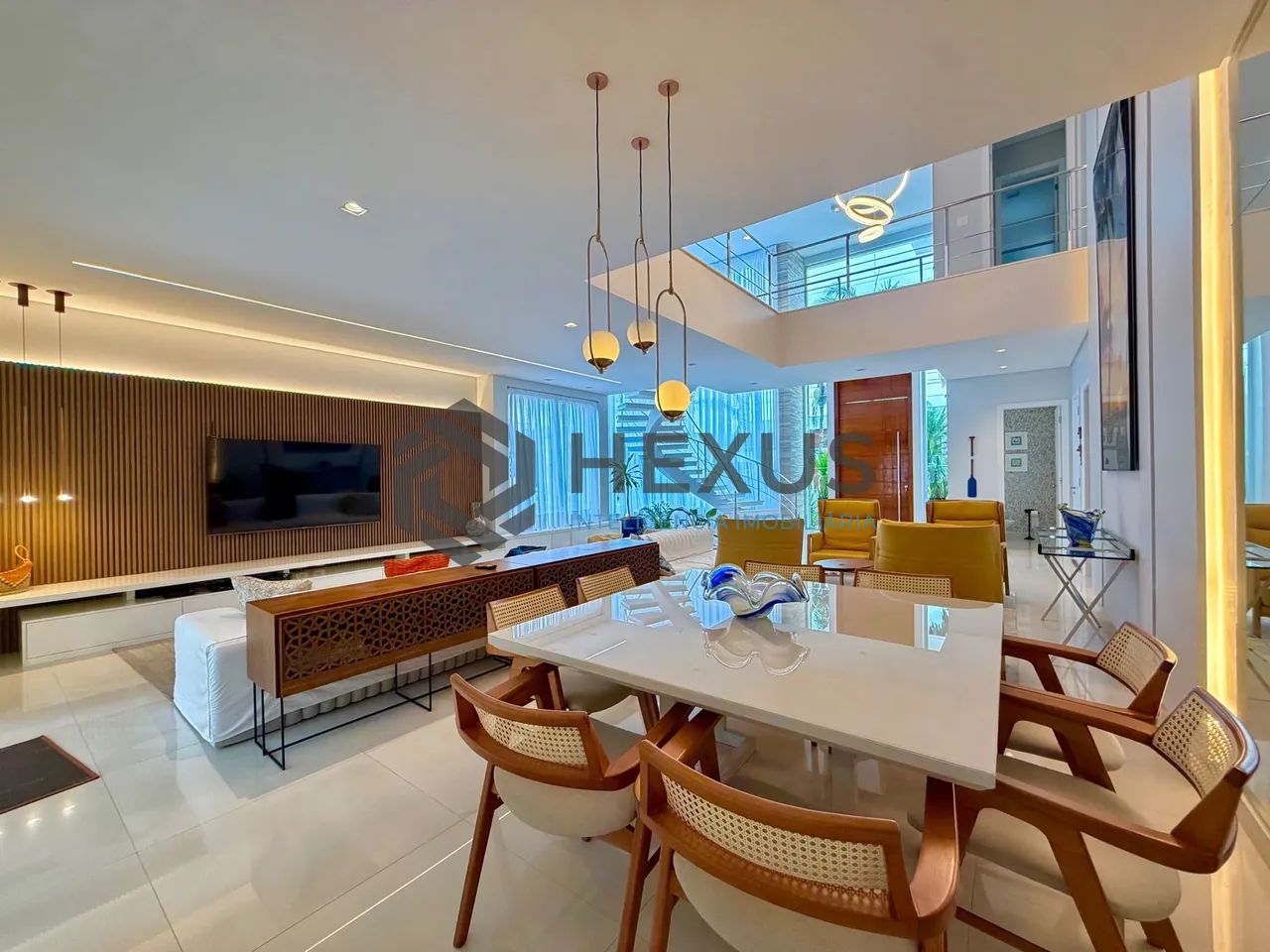 Casa com varanda e lazer no Acapulco, Guarujá