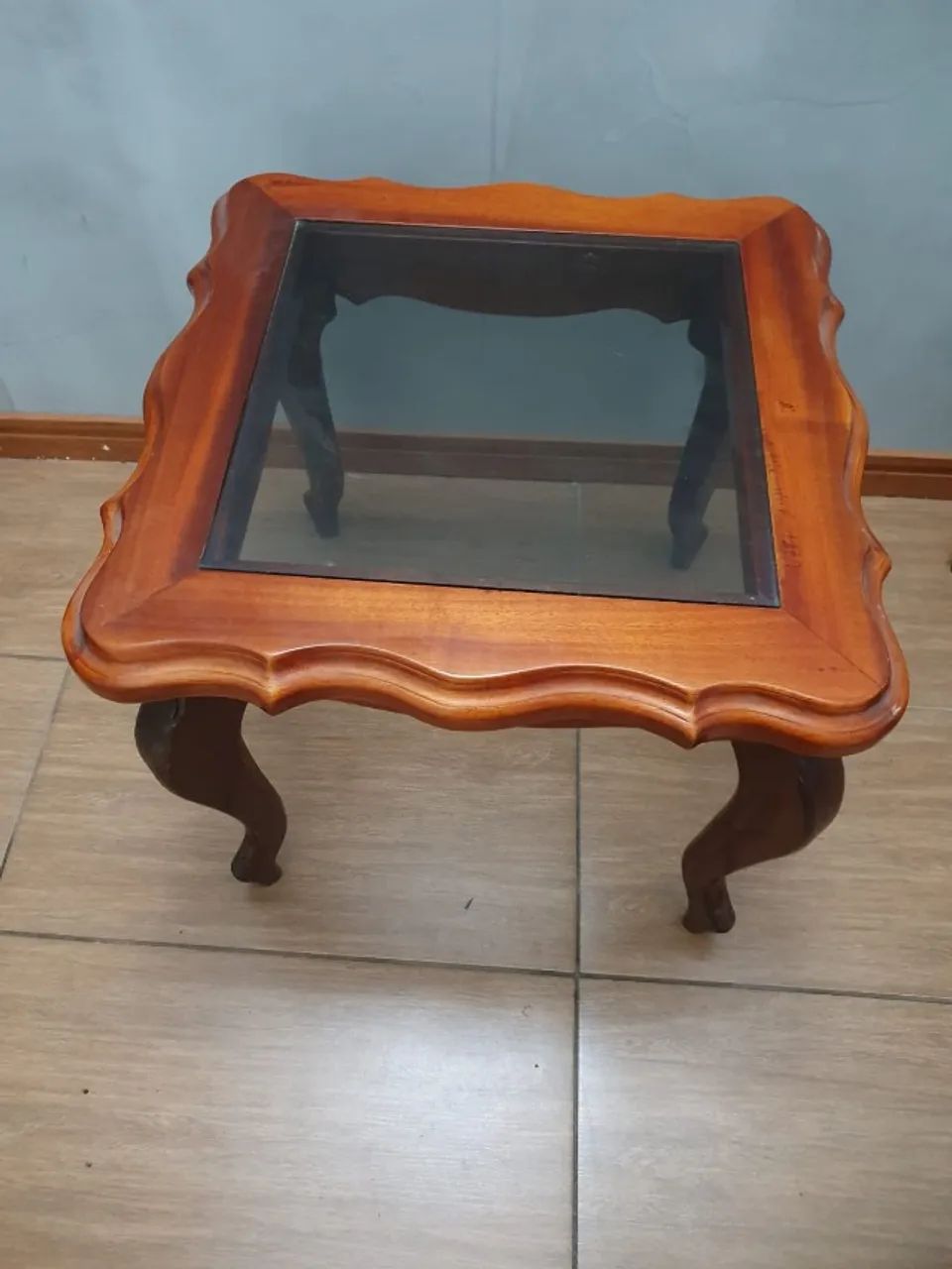 Mesa de centro vintage de Madeira com tampo de Vidro - 52x52 cm - Foto 2