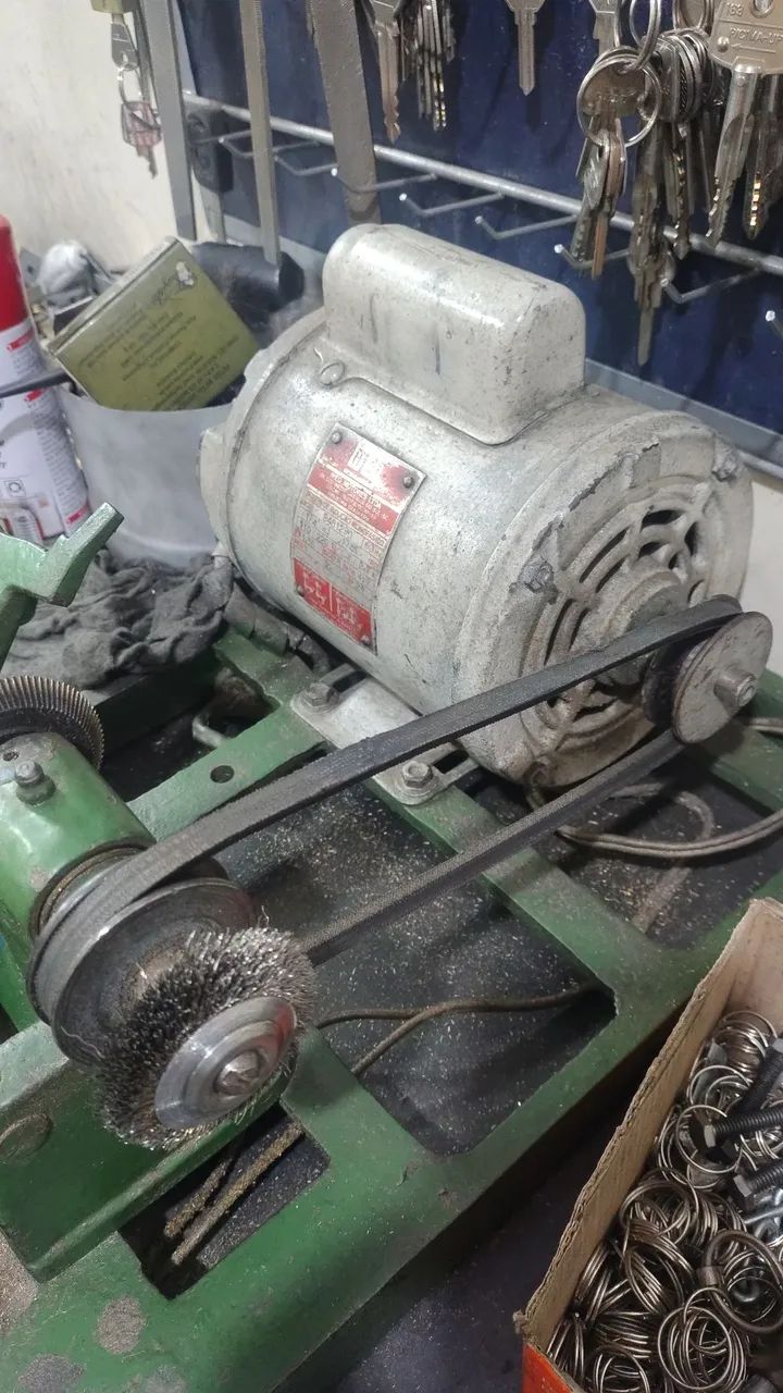 Vendo máquina de cópiar chave , pra chaveiro  - Foto 2