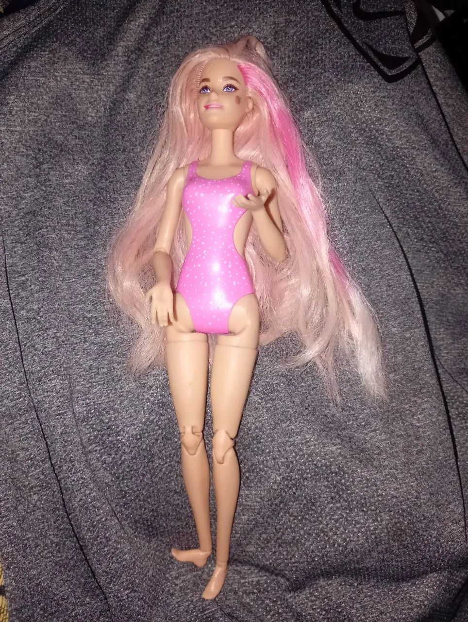 Barbie Pop Reveal Fruit Series Morango  - Boneca Articulada - Foto 3