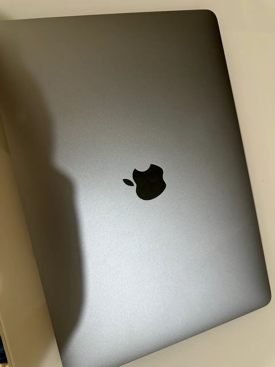 MacBook Pro 2019 13pol | i7 | 16gb RAM | 256gb | 32 ciclos +