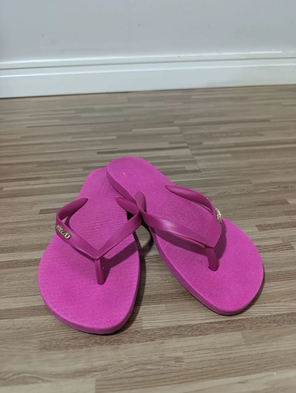 2 Chinelo Arezzo tamanho 34 - pink e verde - Foto 2