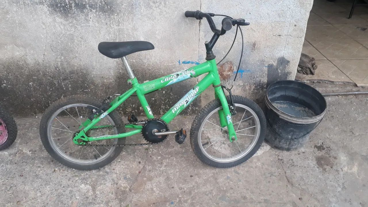 Bicicleta  infantil  menino  