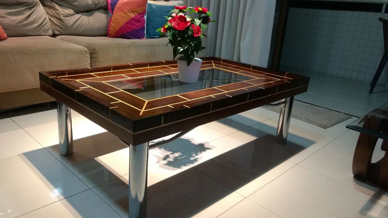 Mesa de centro de madeira maciça com vidro  - Foto 2
