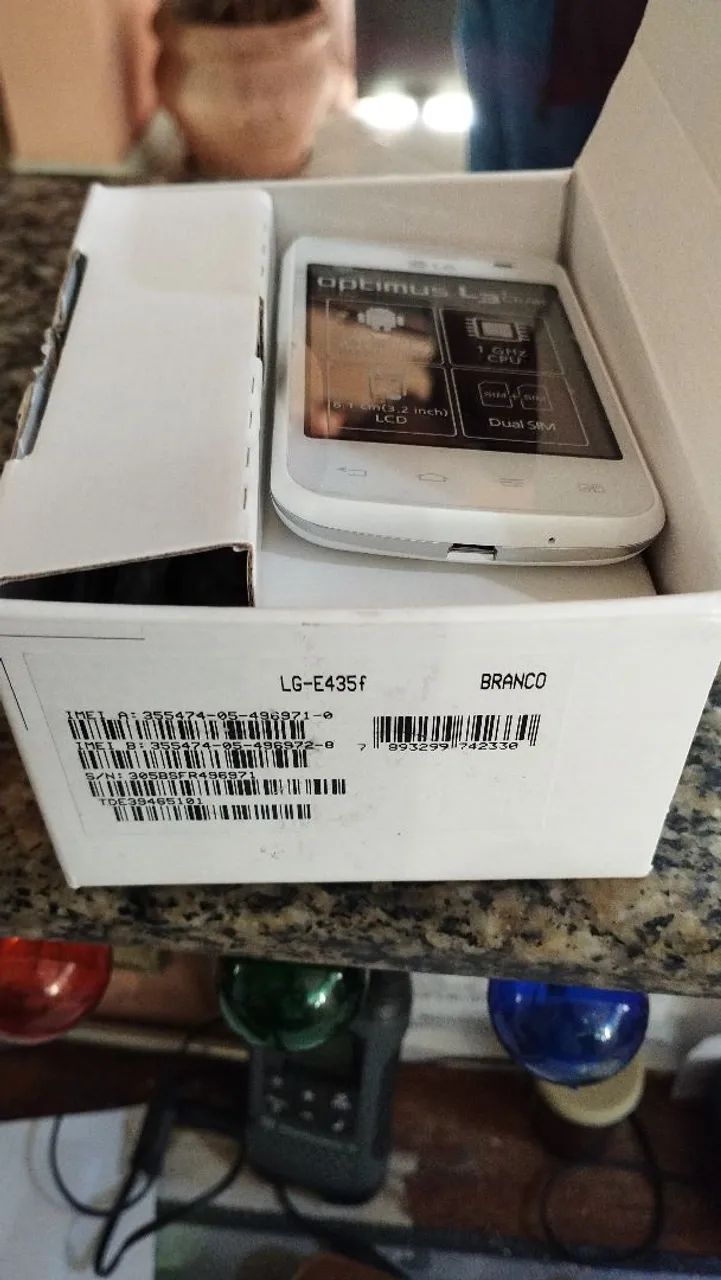 Celular modelo antigo 