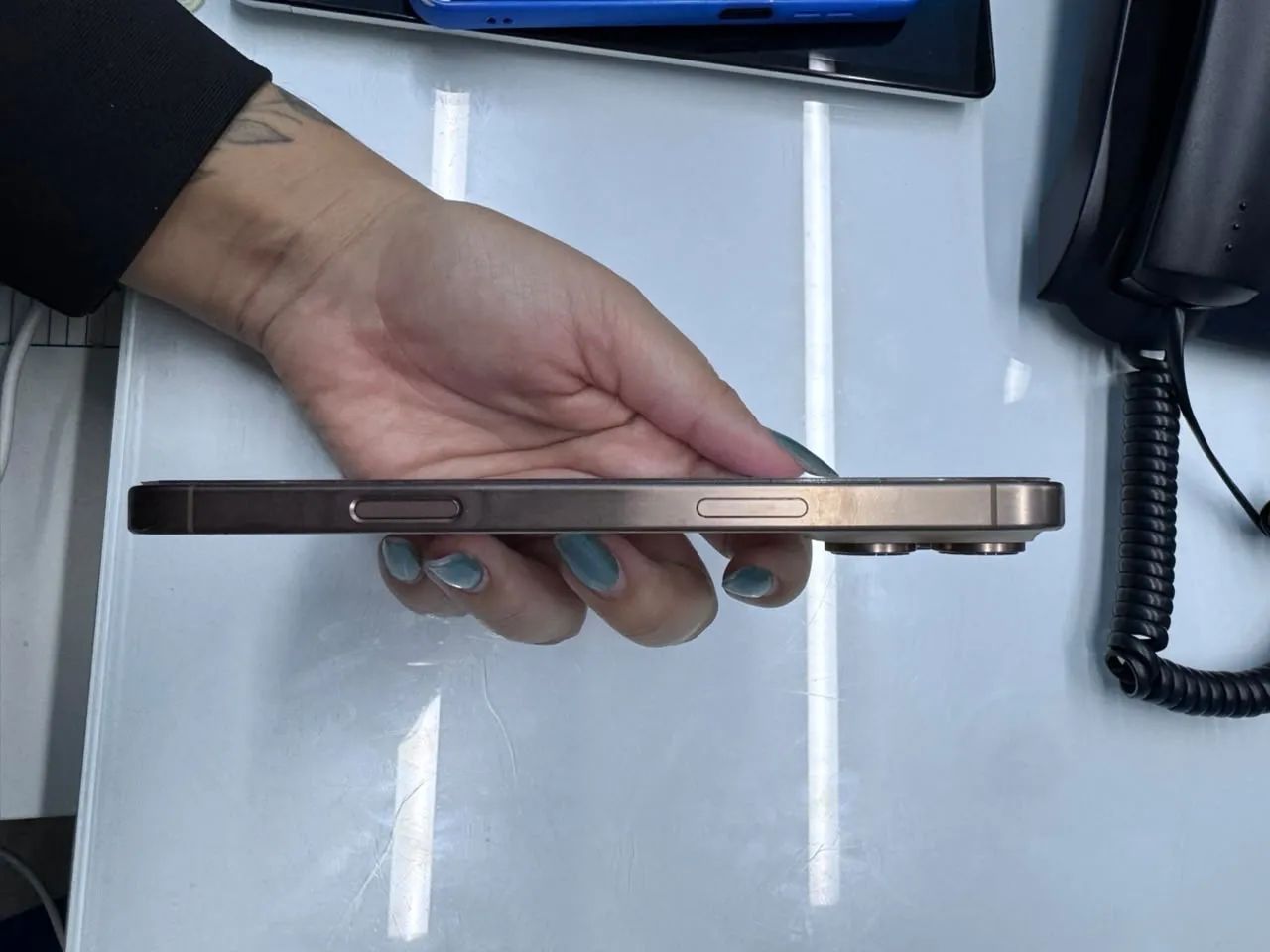 iPhone 16 pro Max 256 - Foto 3