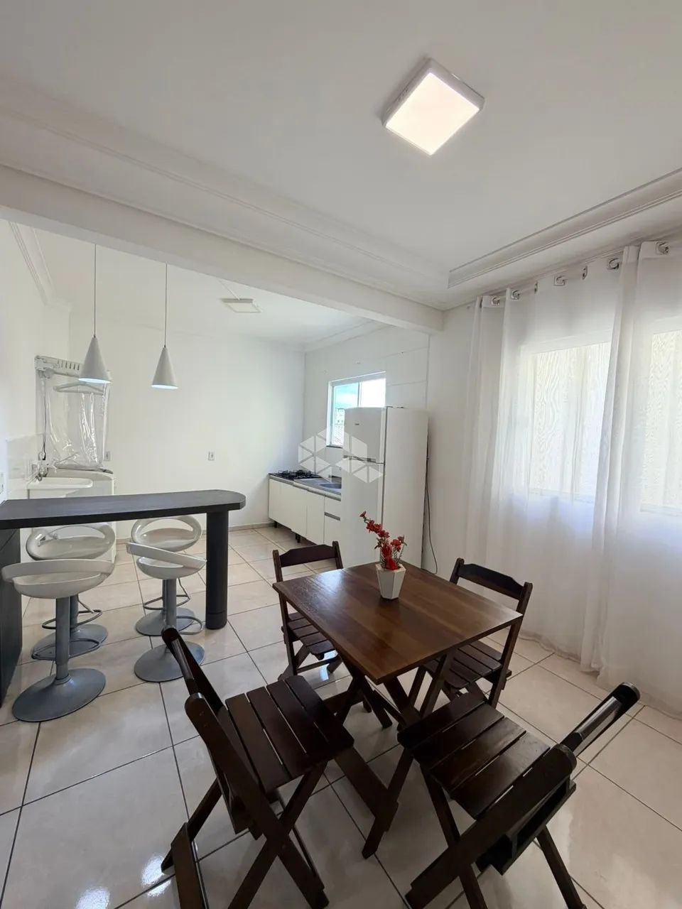 Apartamento 2 dormitórios com 1 suíte nos Ingleses