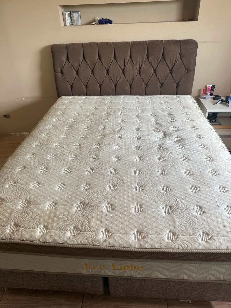 Cama Queen Size Completa com Cabeceira + Colchão Paropas