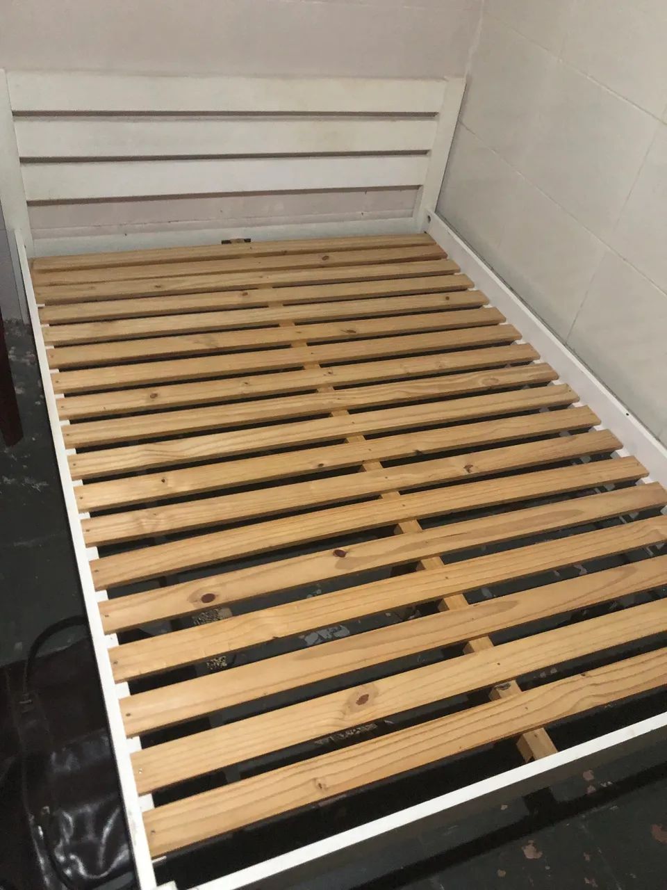 Cama de casal tom stock