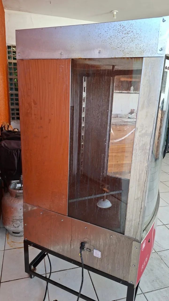 Máquina de frango assado