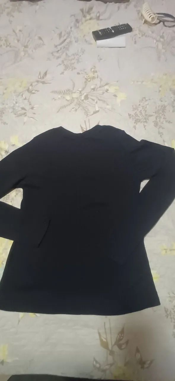 Blusinha P detalhes gola  - Foto 5
