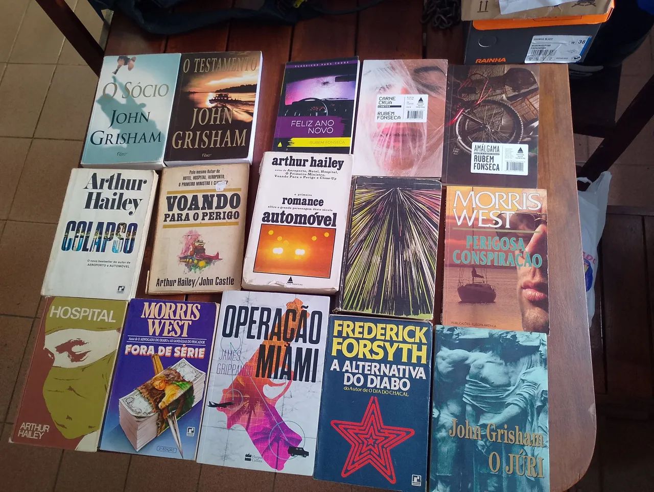 Kit com 15 livros de ação e suspense 