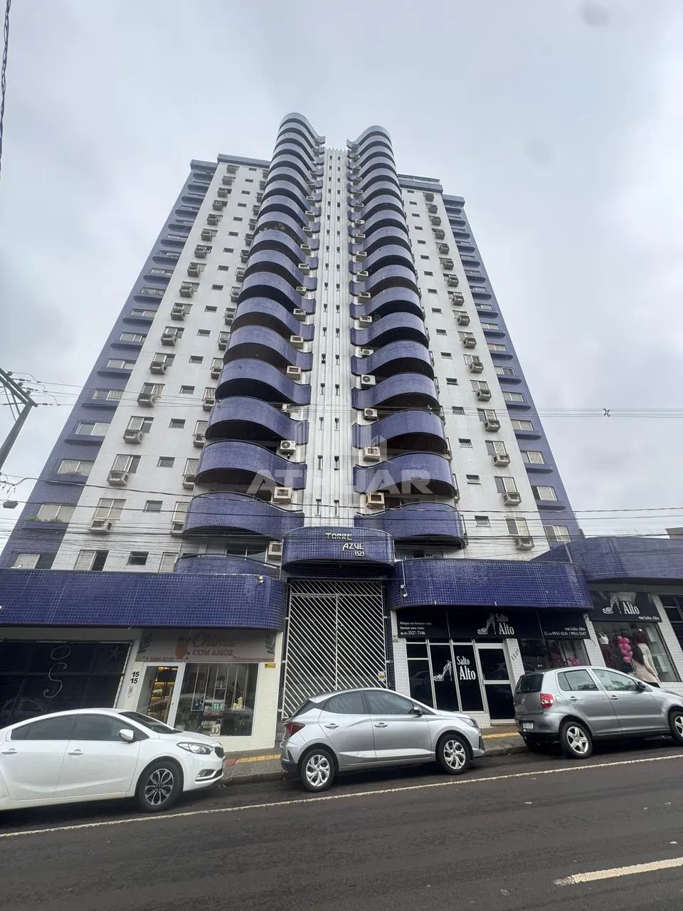 APARTAMENTO SEMI-MOBILIADO À VENDA NO EDIFÍCIO TORRE AZUL