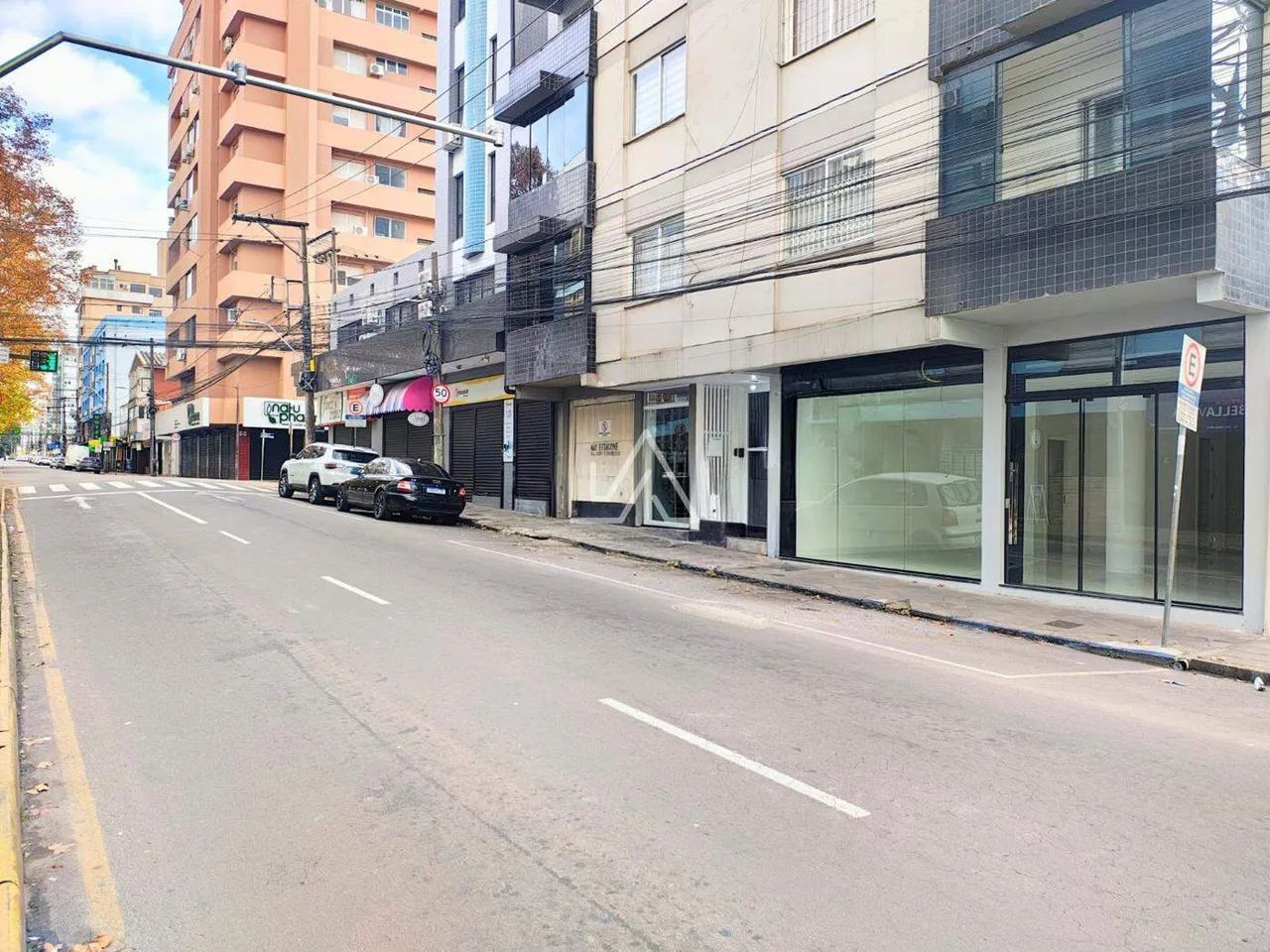 EXCELENTE SALA / LOJA COMERCIAL EDIFÍCIO CARIBE - REFORMADA CENTRAL - 102 MTRS² - Foto 4