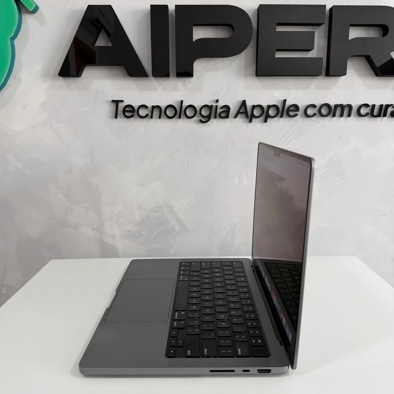 MACBOOK PRO CHIP M1, 16 GB RAM, 512 SSD, TOUCH ID, 14 POLEGADAS