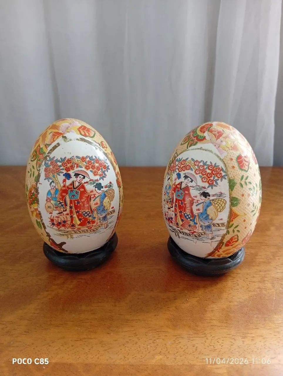 Par de ovos em porcelana orientais 