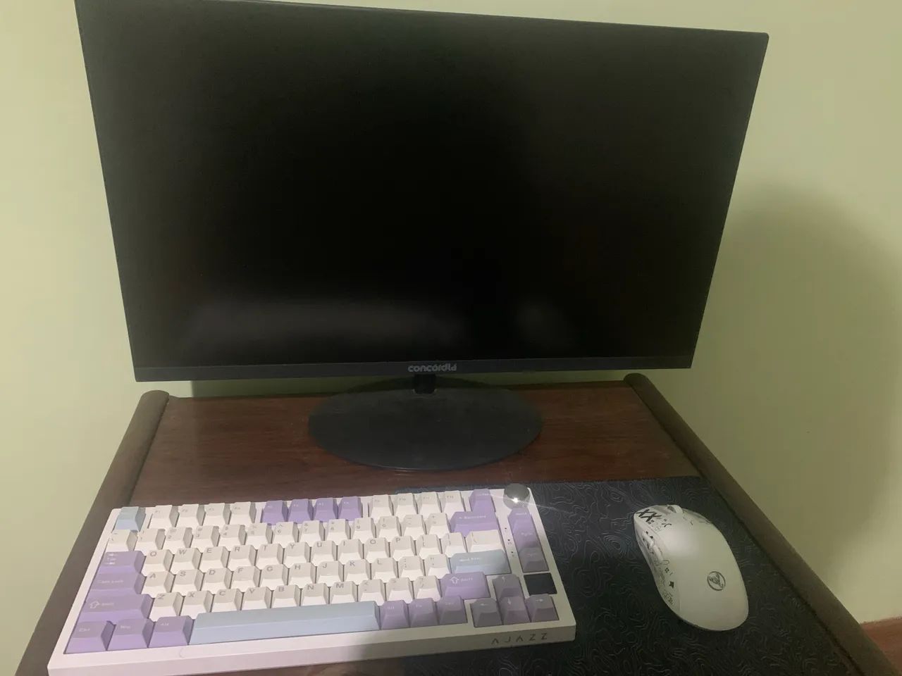 Monitor, mouse e teclado