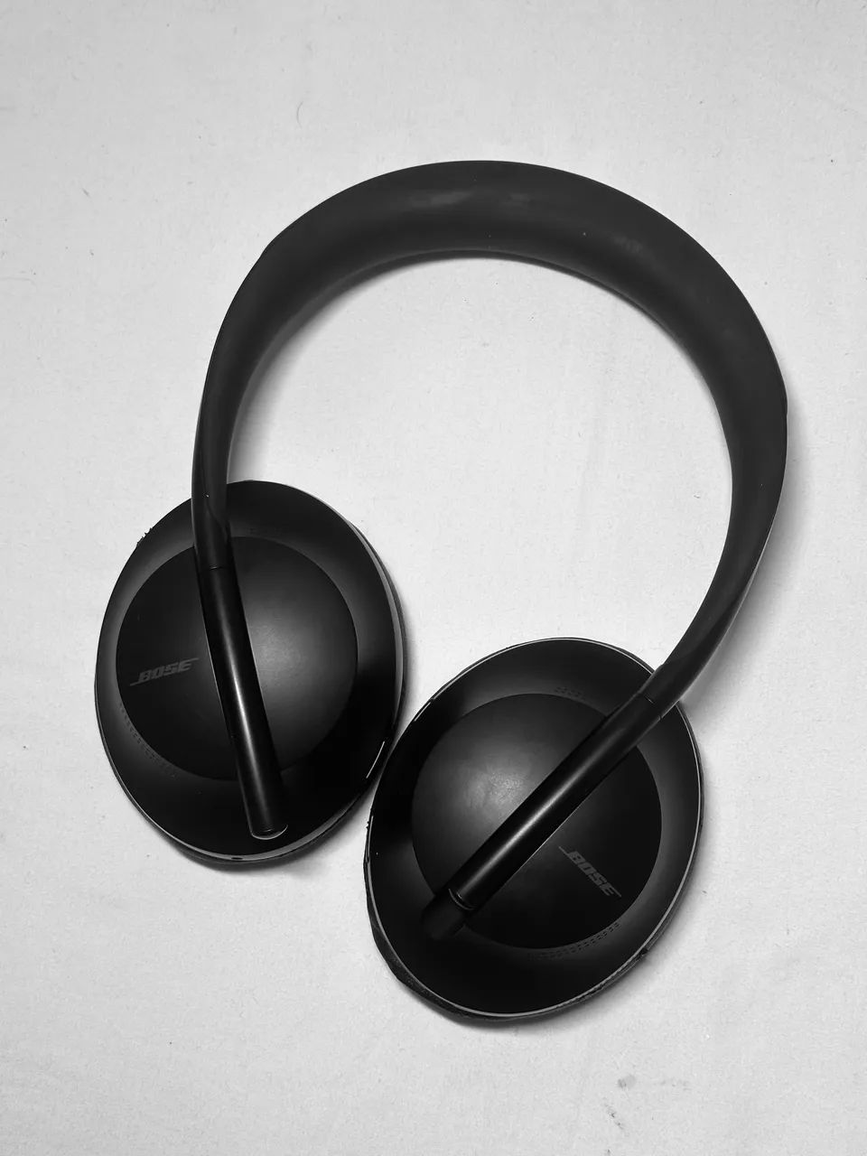 Fone BOSE 700NC c/ cancelamento de ruído 