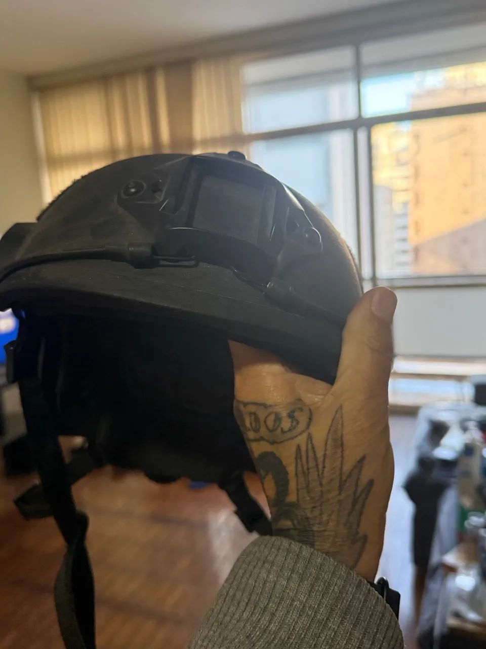 vendo capacete militar de kvelar