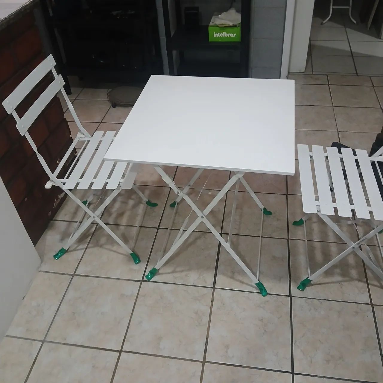 Mesa em ferro com cadeira