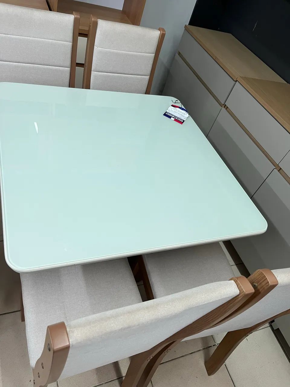 Vendo Mesa de Jantar com Quatro cadeiras  - Foto 2