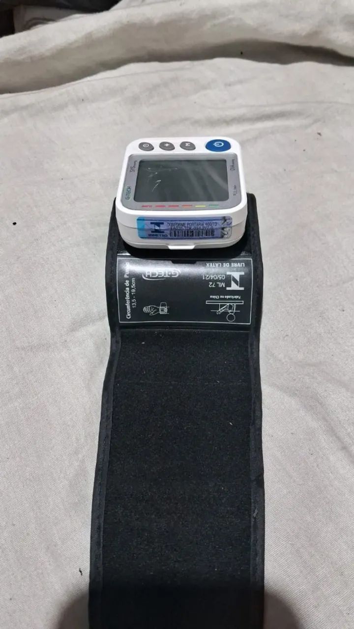 aparelho de pressão digital automático de pulso da marca G-Tech