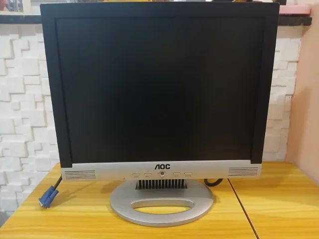 Monitor AOC 15pol com áudio.