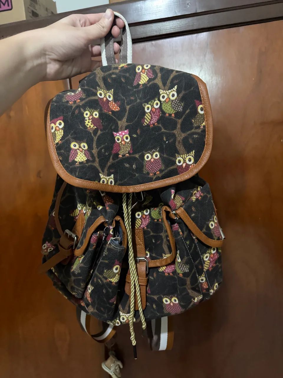 mochila estampado coruja