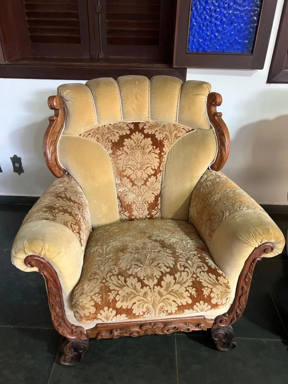 Poltronas em veludo e madeira  - Foto 4