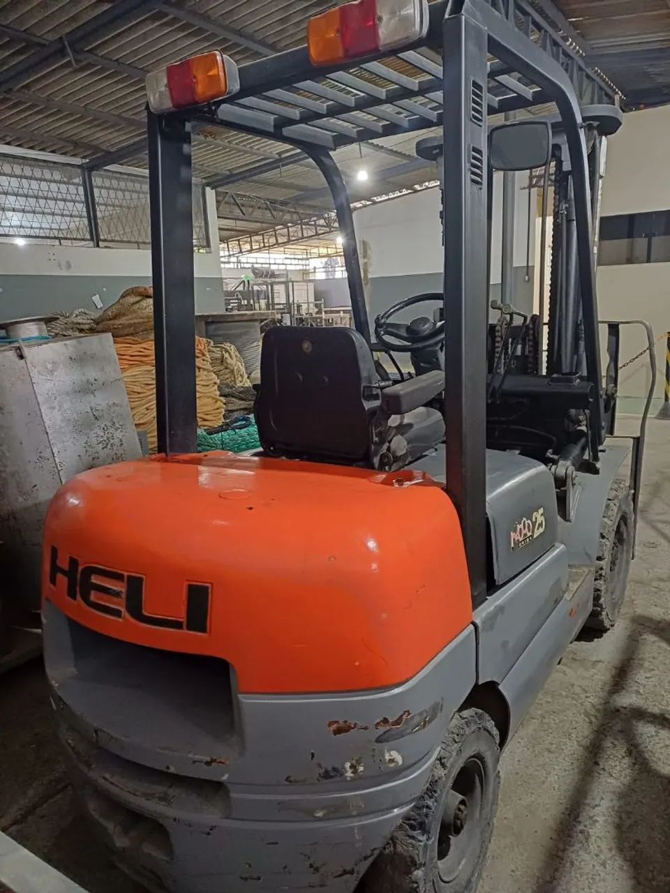 Empilhadeira Heli h2000 25 - Foto 2