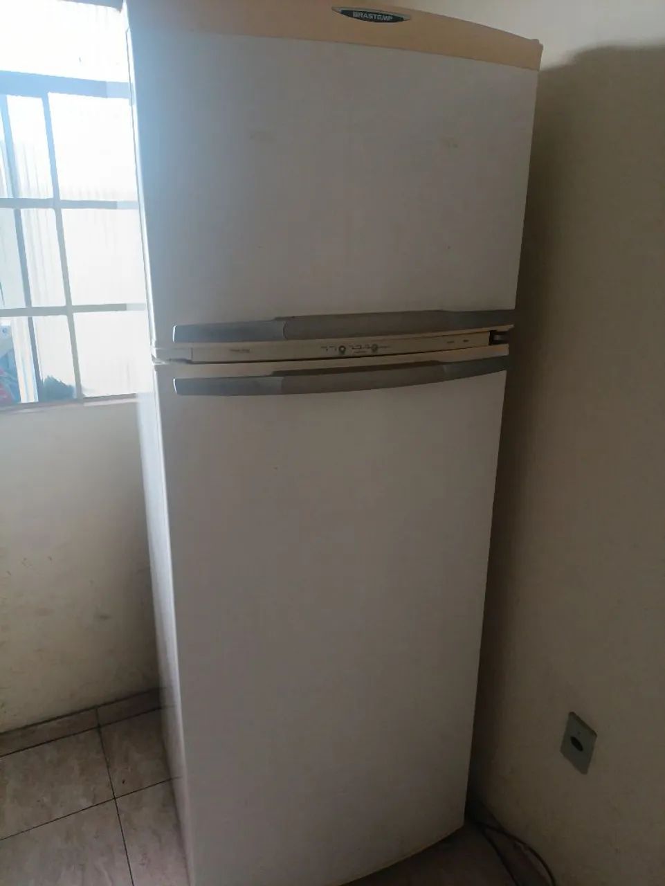 Geladeira em ótimo estado 