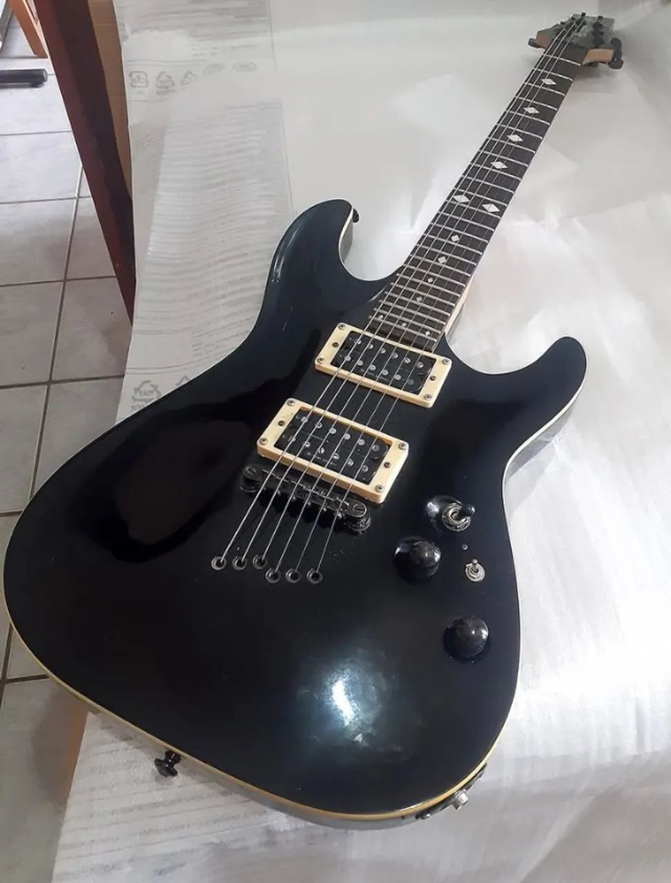 >> Guitarras Várias Marcas e Modelos Squier Giannini Washburn Eagle Cort Schecter Tagima - Foto 4