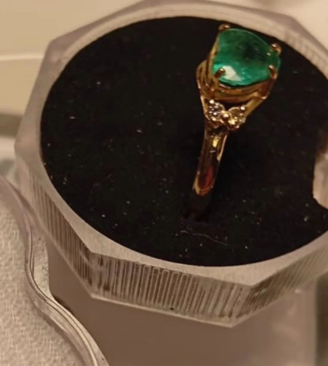 Anel ouro 18k com diamantes e esmeralda  - Foto 2