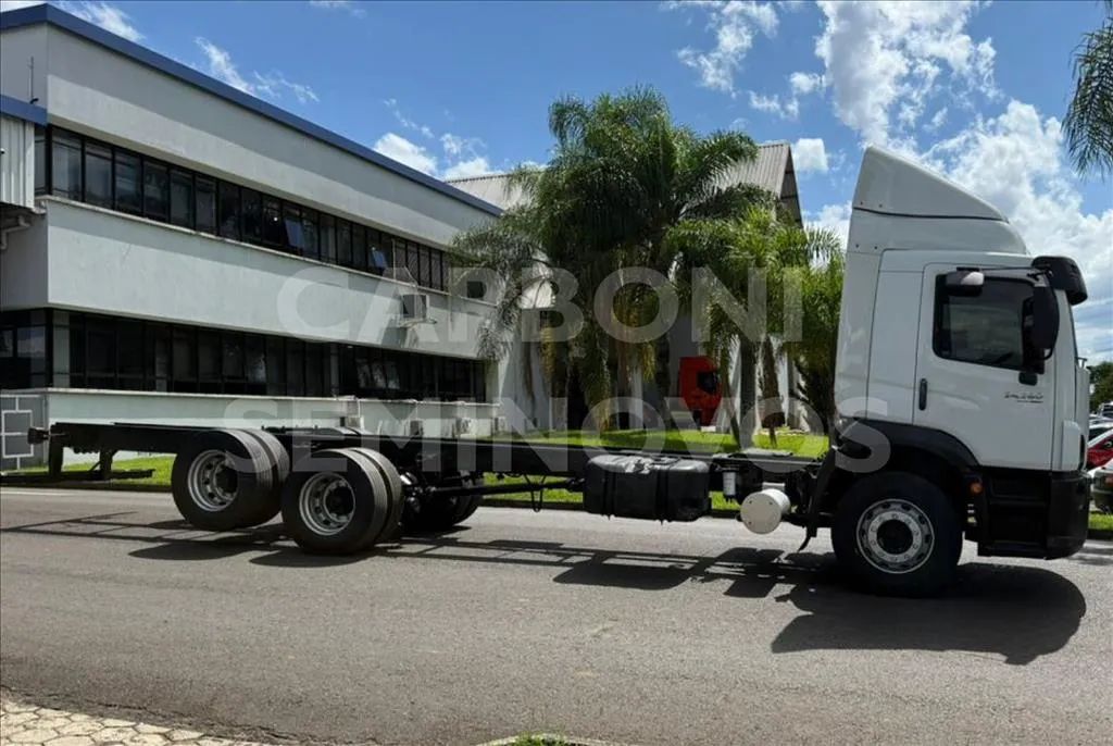 VW 24.280 CONSTELLATION 6X2 - Foto 3