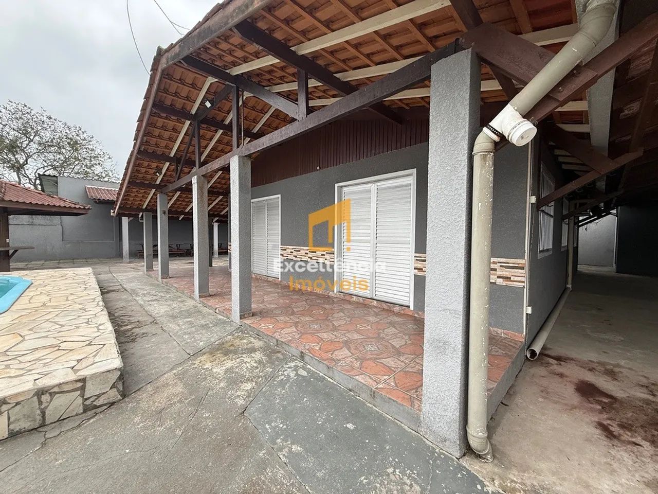 Casa com 7 dormitórios e amplo espaço de terreno em Praia de Leste - Foto 5