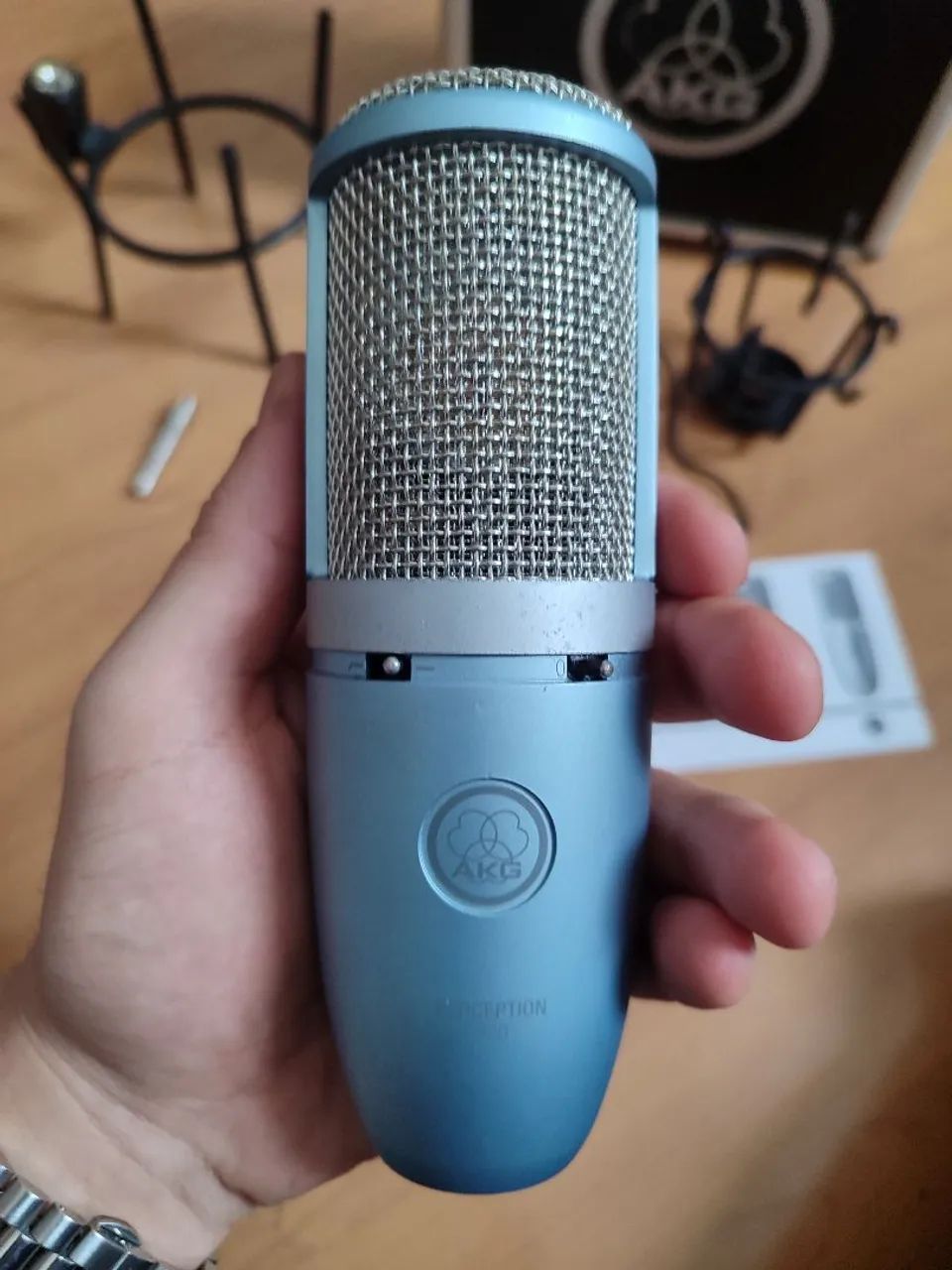 Microfone AkG P220 Azul - Excelente Sonoridade! 