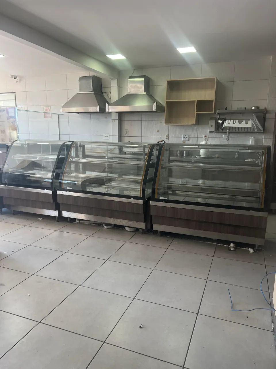 Balcoes Expositores para padaria e lanchonetes  - Foto 5
