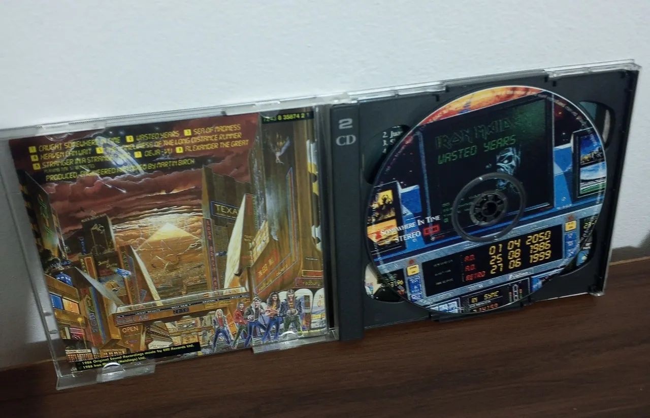 Cd Iron Maiden - Somewhere in Time - Duplo - importado - Raro. - Foto 3