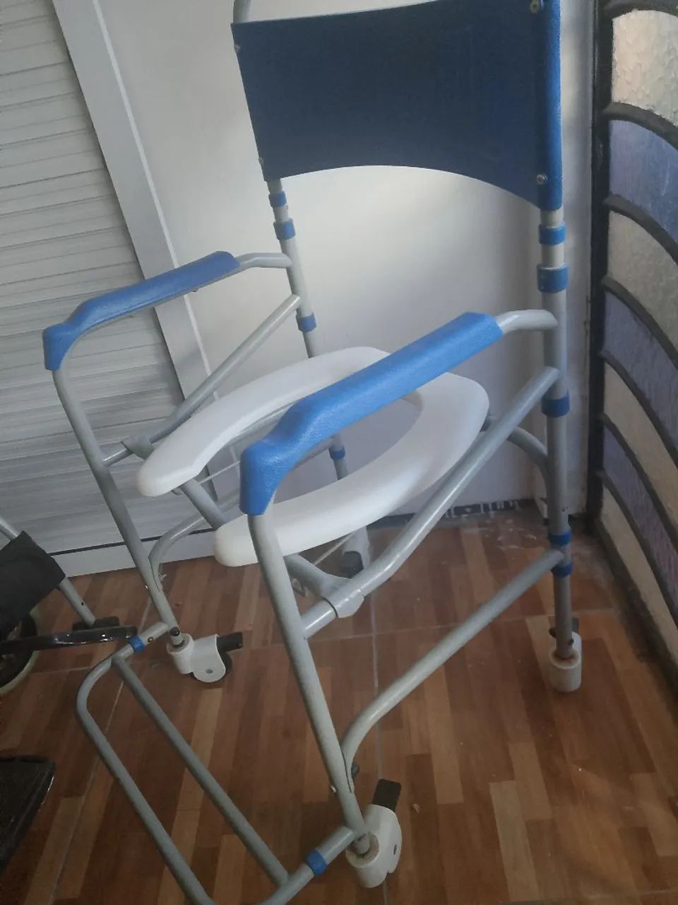 Vendo cadeira Higiênica  - Foto 2