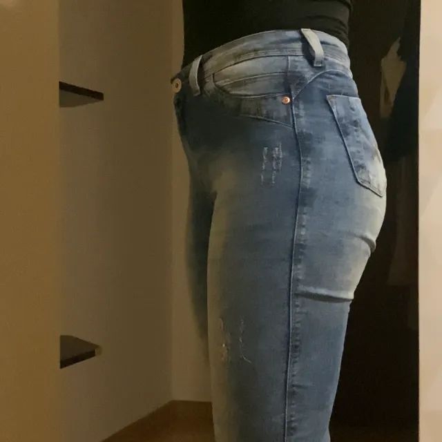 Calça jeans skinny com pequenos rasgos - Foto 3