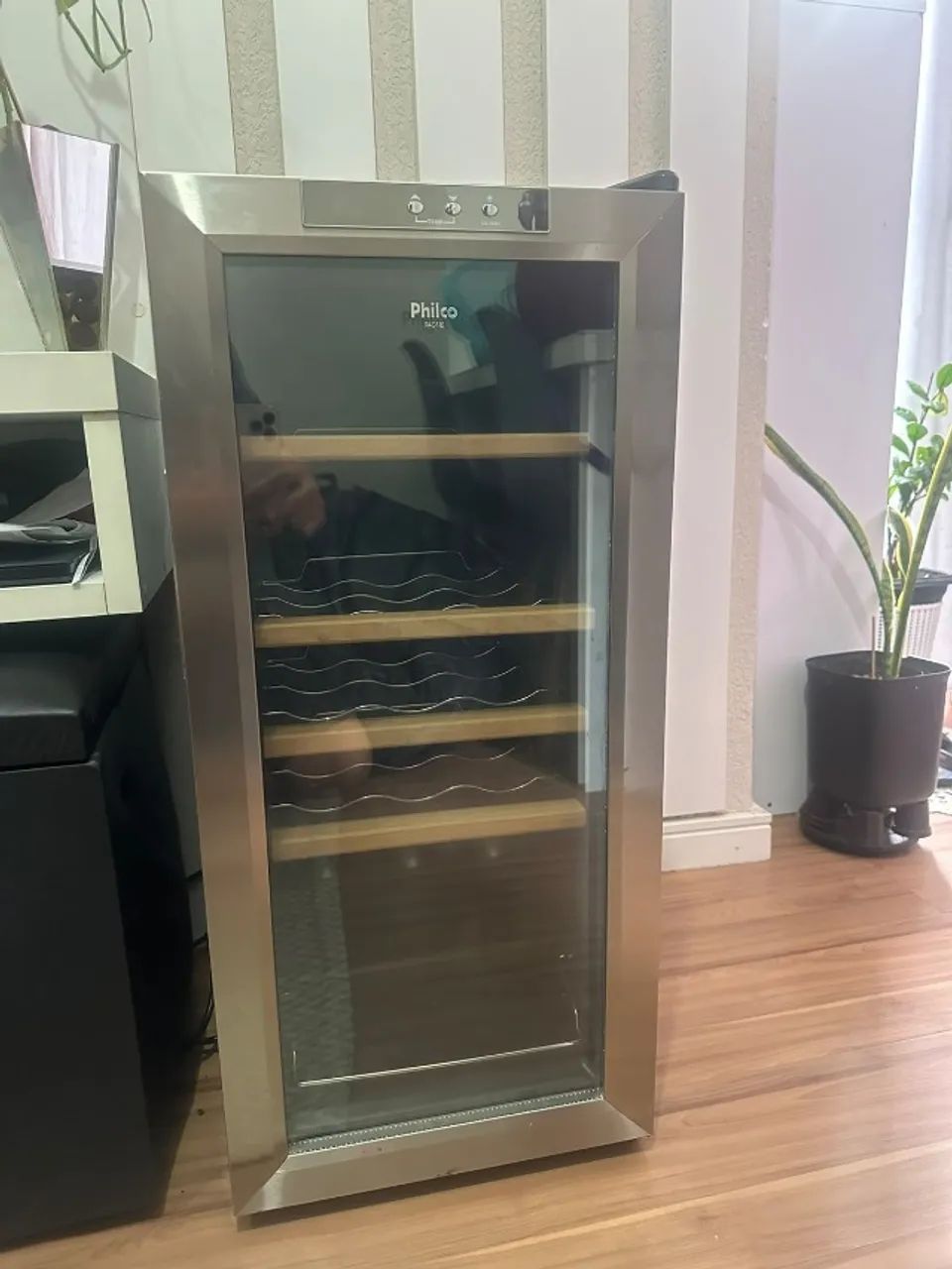 Adega Philco PAD18I