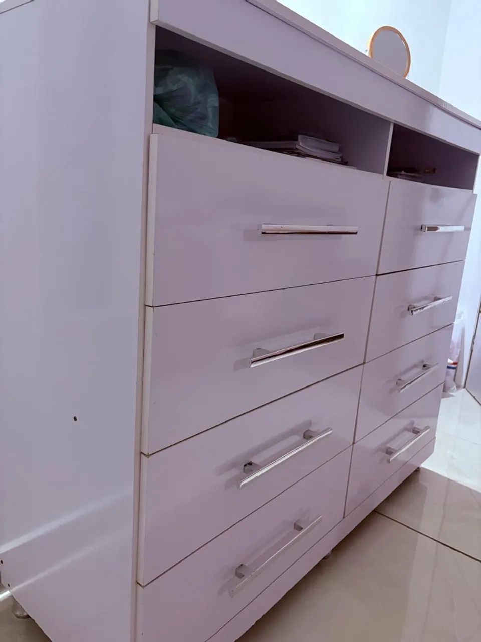 Vendo 1 cômoda e 1 mesa de escritório 
