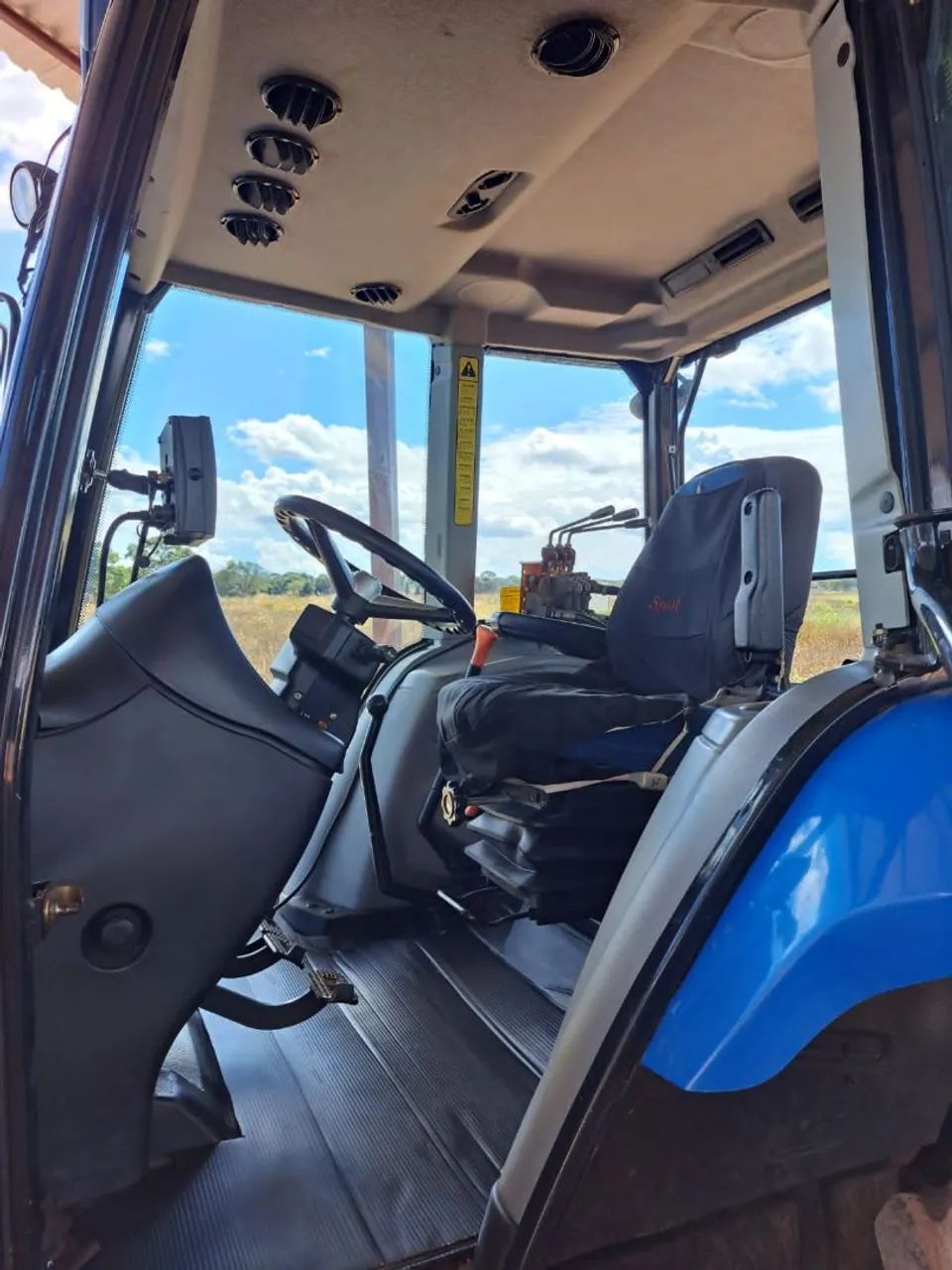 Trator New Holland TL75