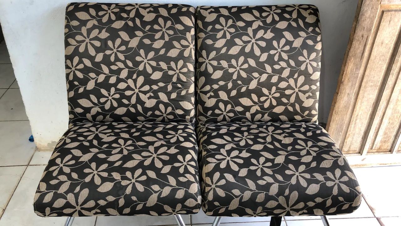 Selling two armchairs423932383776614400