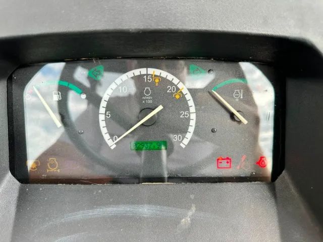 TRATOR - MARCA JOHN DEERE - MODELO 5080E - 4x4 - Foto 4