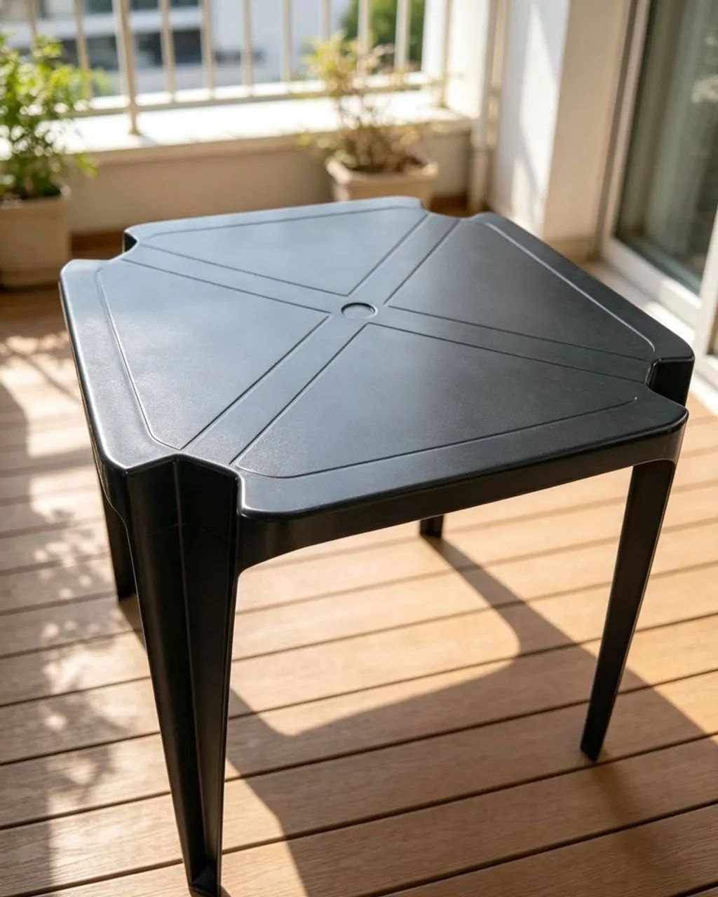 Mesa de plástico preta quadrada