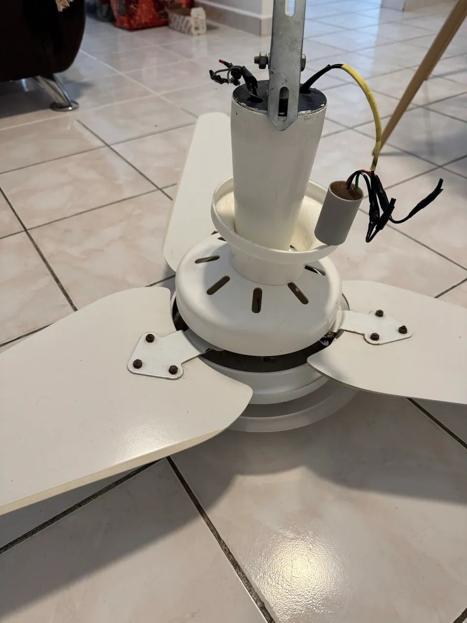 Ventiladores de teto branco 110v  - Foto 2